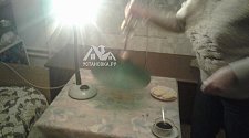 Установить две люстры на крюках