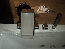 Установка смесителя для гидромассажной ванны