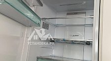 Установить встраиваемый холодильник и перенавесить на нём двери