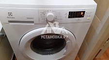 Установить в ванной комнате отдельностоящую стиральную машину Electrolux EWS1064EDW