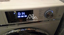 Установить новую отдельностоящую стиральную машину в ванной комнате вместо прежней на готовые коммуникации