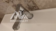 Установить подвесную раковину