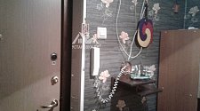 Установить две люстры на крюках