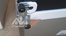 Перенавесить двери холодильника