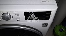 Установить в ванной комнате  отдельностоящую стиральную машину LG F-4J6TG1W