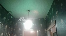 Установить две люстры на крюках