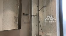 Навесить аксессуары в ванной комнате