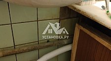 Демонтировать и установить отдельностоящую стиральная машину электролюкс в ванной комнате на готовые коммуникации