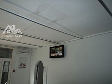 Работа по монтажу потолка "Армстронг" в офисе