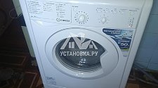 Установить на готовые коммуникации на кухне стиральную машину Indesit IWUB 4085