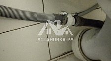 Демонтировать и установить  в ванной комнате отдельностоящую стиральную машину Канди на готовые коммуникации на место старой