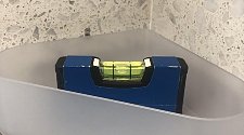 Навесить аксессуары в ванной комнате