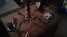 Установить две люстры на крюках