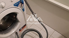 Демонтировать и установить отдельностоящую стиральную машину Индезит в ванной комнате вместо прежней на готовые коммуникации