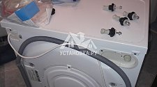 Установить в ванной комнате отдельно стоящую стиральную машину Indesit IWSB5085