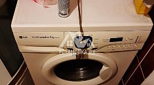 Демонтировать и установить в ванной комнате отдельностоящую стиральную машину индезит на готовые коммуникации на место старой