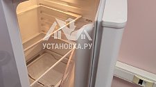 Установить новый отдельно стоящий холодильник 