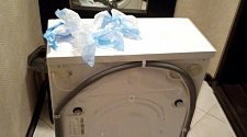 Установить в санузле отдельно стоящую стиральную машину Indesit IWUB 4085