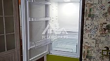 Установка холодильника и перевес дверей