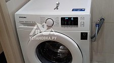 Установить  отдельно стоящую  стиральную машину  SAMSUNG