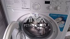 Установить отдельностоящую стиральную машину INDESIT IWSD 5085 на кухне в нишу