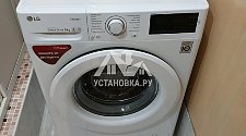 Демонтировать и установить в ванной комнате на готовые коммуникации отдельностоящую стиральную машину LG на место прежней