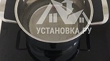 Установить встраиваемый духовой шкаф и варочную панель