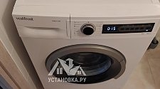 Установить отдельно стоящую стиральную машину Vestfrost VFSR510T20W в ванной комнате в новостройке