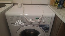 Установить отдельностоящую стиральную машину Indesit IWSC 5105