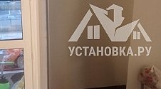 Установить стиральную машину и холодильник