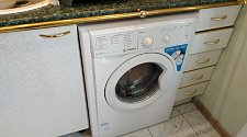 Установить отдельностоящую стиральную машину Indesit iwub4085 на кухне в нишу