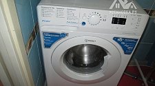 Установить стиральную отдельностоящую машину Indesit BWSA 61051