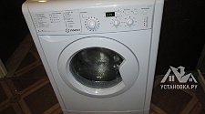 Установить стиральную машину Indesit IWUE 4105 на кухне