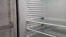 Перевесить двери на новом отдельно стоящем холодильнике.