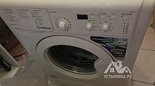 Установить пол столешницу отдельностоящую стиральную машину Indesit