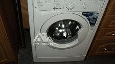 Установить отдельностоящую стиральную машину Indesit под столешницу