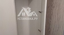 Штатная установка встроенного холодильника в мебель