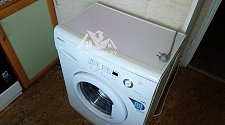 Установить стиральную машину Hotpoint-Ariston VMUF 501 B на кухне