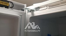 Перенавесить двери холодильника