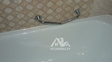 Заменить герметик на стыке ванны и стен