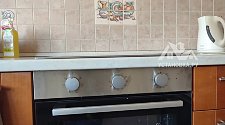 Установить встраиваемый электрический духовой шкаф и электрическую варочную панель