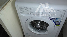 Установить отдельно стоящую стиральную машину Indesit IWUB 4085 на кухне
