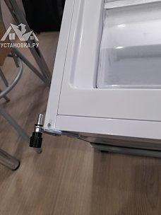 Перенавесить двери холодильника