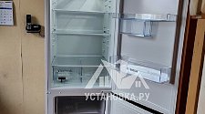 Установить отдельно стоящий холодильник
