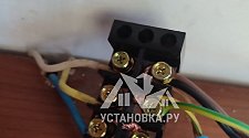 Установить встраиваемый электрический духовой шкаф и электрическую варочную панель