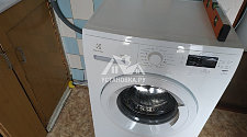 Установить отдельностоящую стиральную машину Электролюкс в ванной комнате вместо прежней на готовые коммуникации