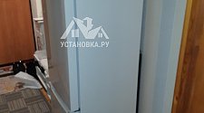 Установить новые отдельно стоящий холодильник Indesit