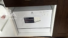 Установить компактную посудомоечную машину Electrolux