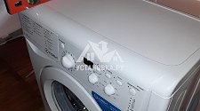 Установить отдельностоящую стиральную машину Индезит 4105 в ванной комнате