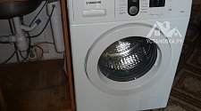 Установить стиральную машину Samsung WF8590NLW8 на кухне